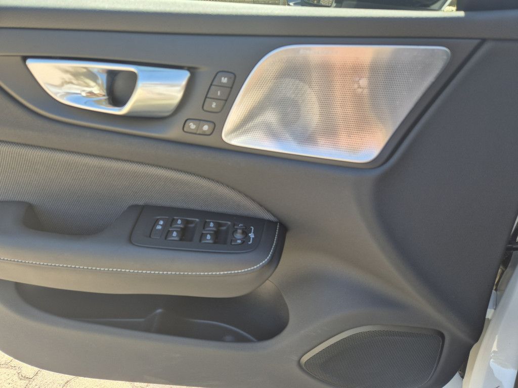 Volvo S60 T8 Ultimate Dark Recharge Plug-In Hybrid AWD