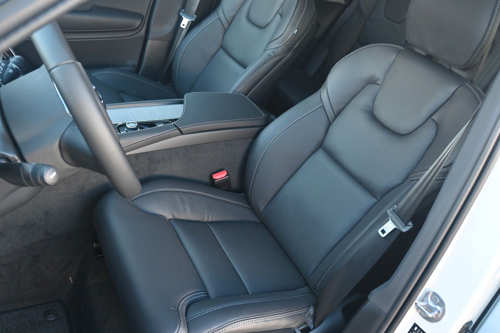 Volvo XC90 B5D AWD Ultimate Bright*PANO*STHZ*LUFT*AHK