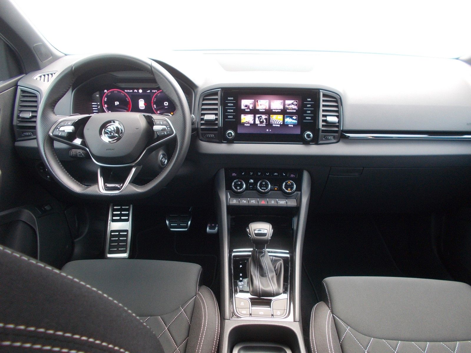Skoda Karoq  1.5 TSI Sportline * DSG * Navi *AHK *360°