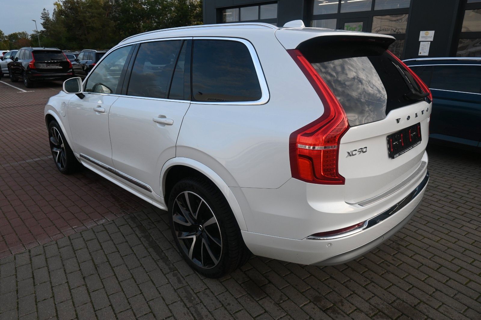 Volvo XC90 Inscription PHEV AWD - Samsaru's Car Outlet