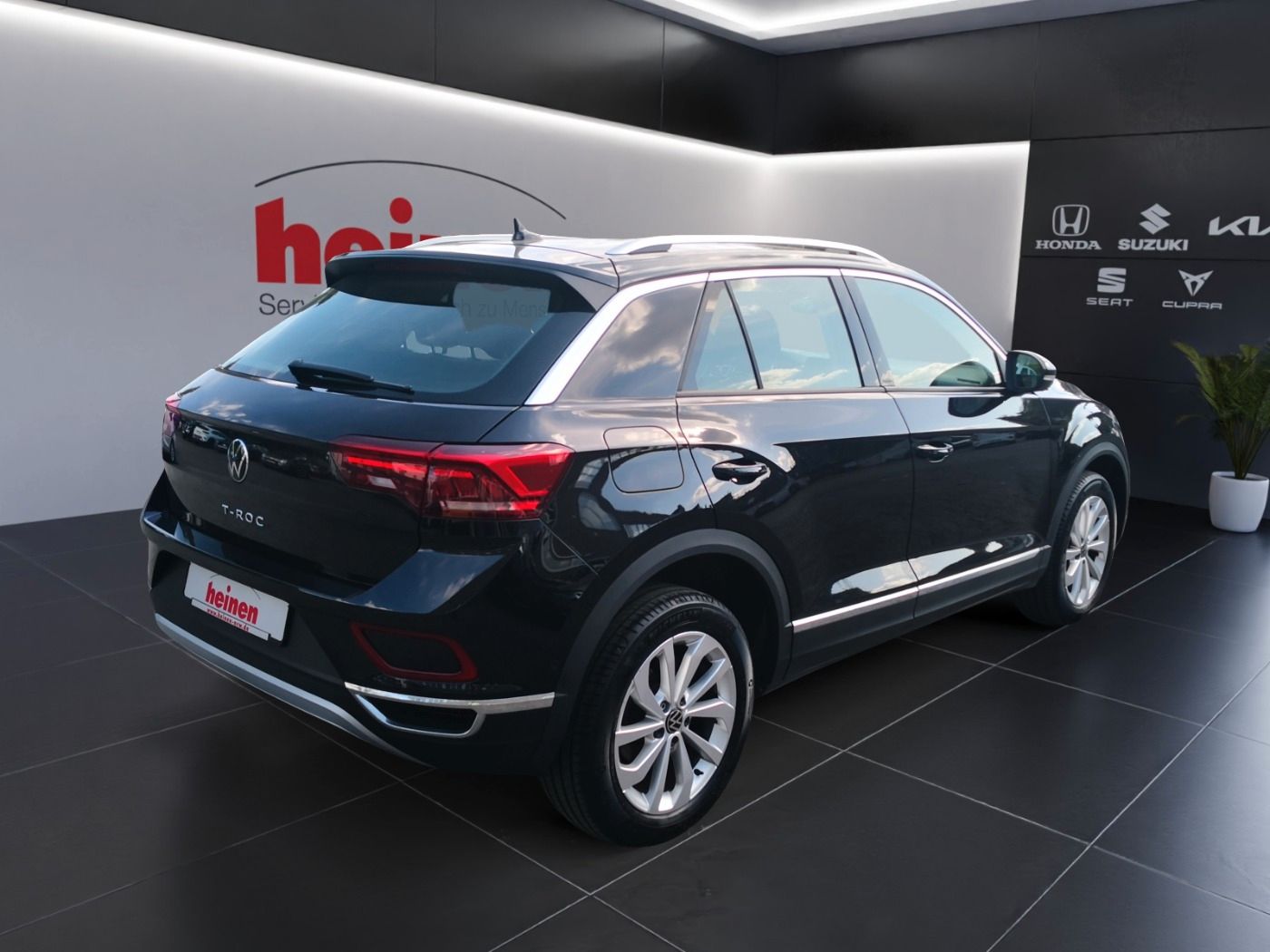 Volkswagen T-Roc 1.5 TSI Style DSG - Samsaru's Car Outlet