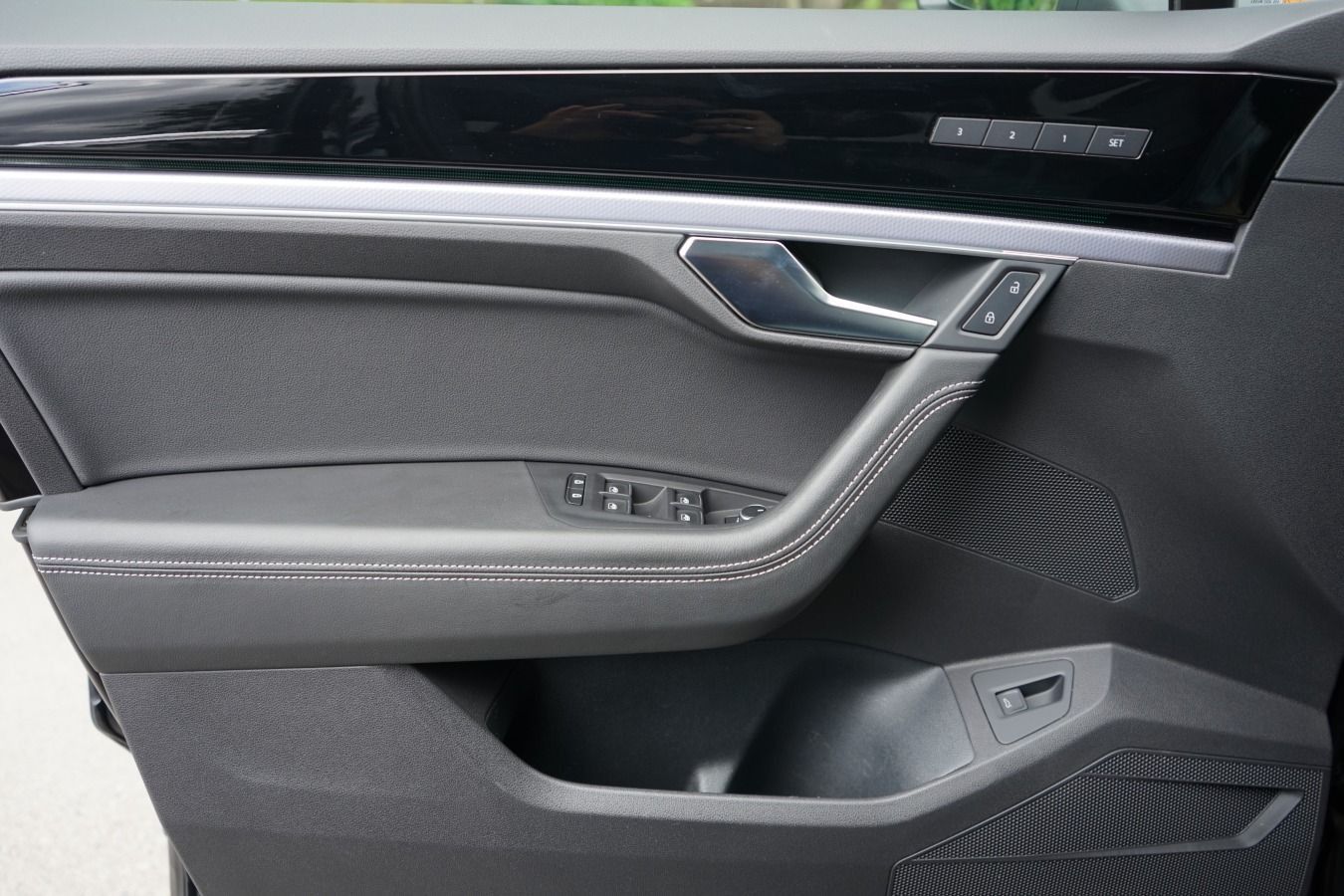 Volkswagen Touareg 4.0 V8 TDI R-Line - Samsaru's Car Outlet