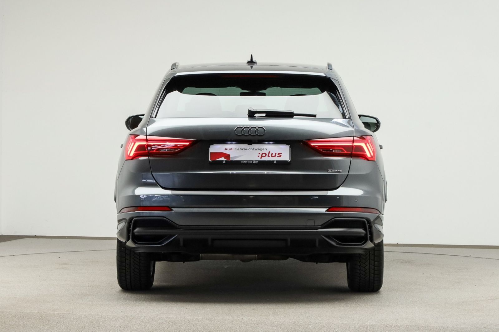 Audi Q3 S line 40 TDI quattro - Samsaru's Car Outlet