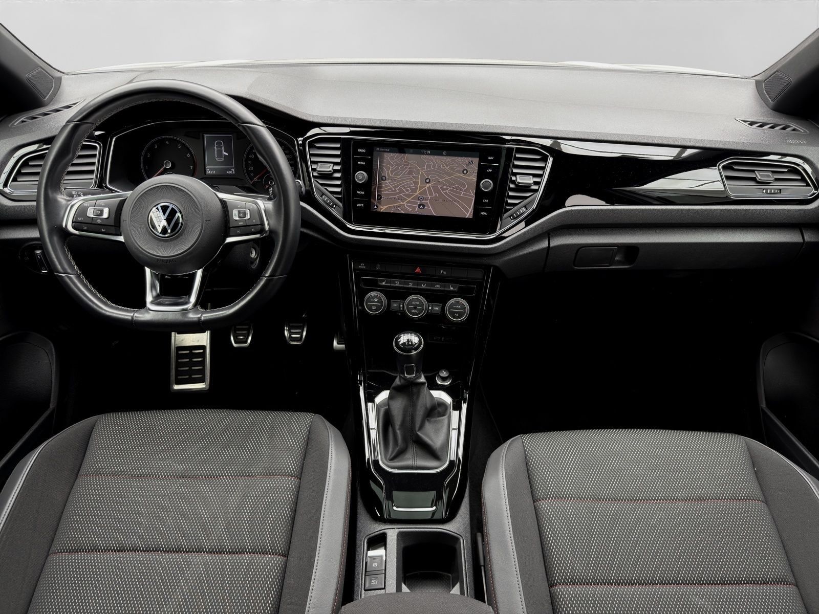 Volkswagen T-Roc 1.5 TSI SPORT BLACK - Samsaru's Car Outlet