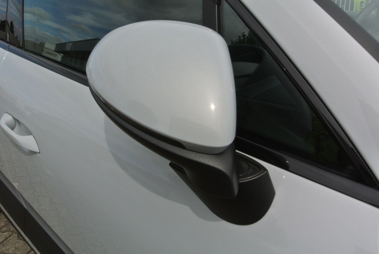 Porsche Macan E - Samsaru's Car Outlet