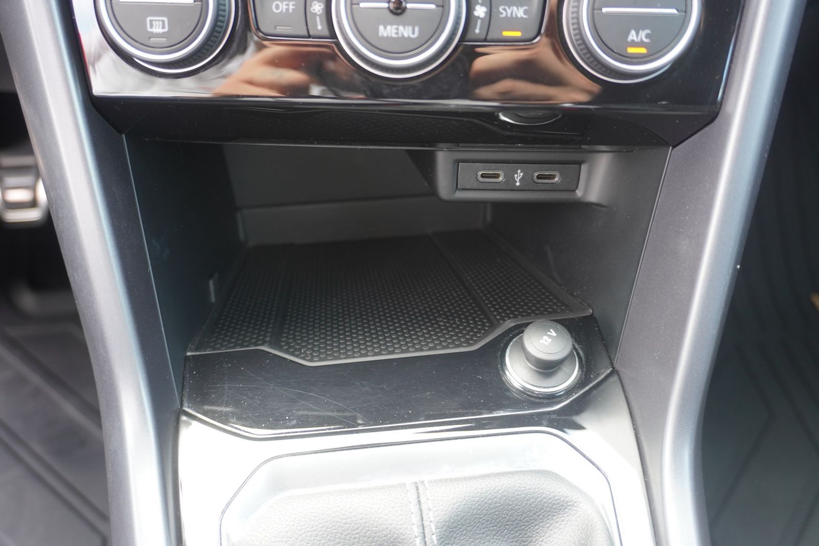 Volkswagen T-Roc 1.5 TSI R-Line - Samsaru's Car Outlet