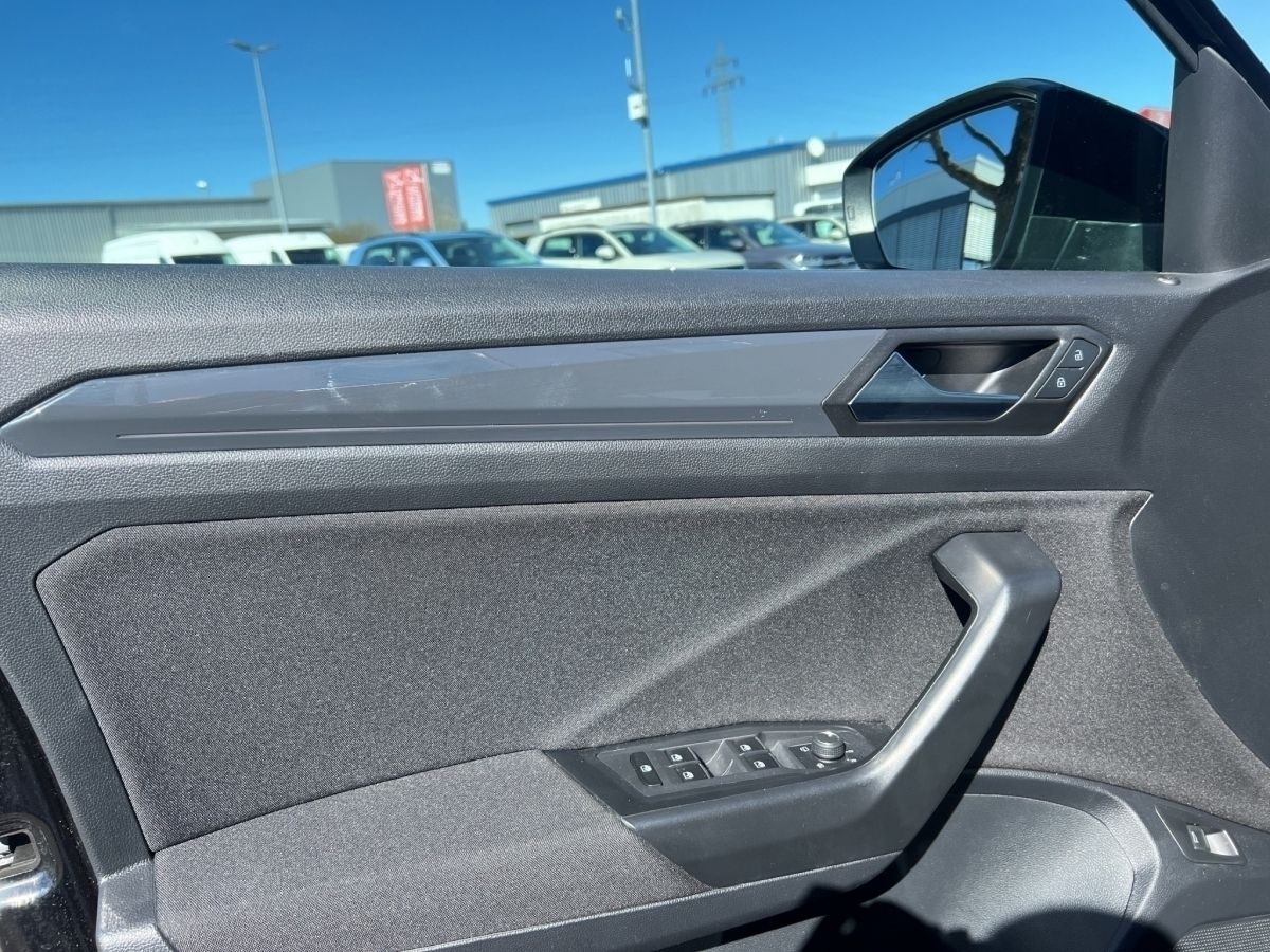 Volkswagen T-ROC Sport 1.5 TSi DSG - Samsaru's Car Outlet