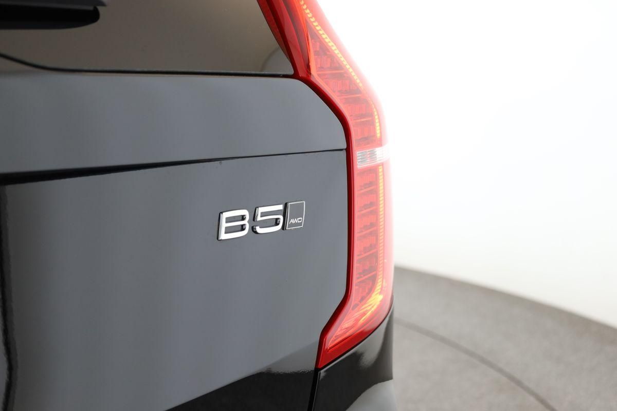 Volvo XC90 B5 AWD Core 7S LED Navi SHZ ACC Kam 20" AHK
