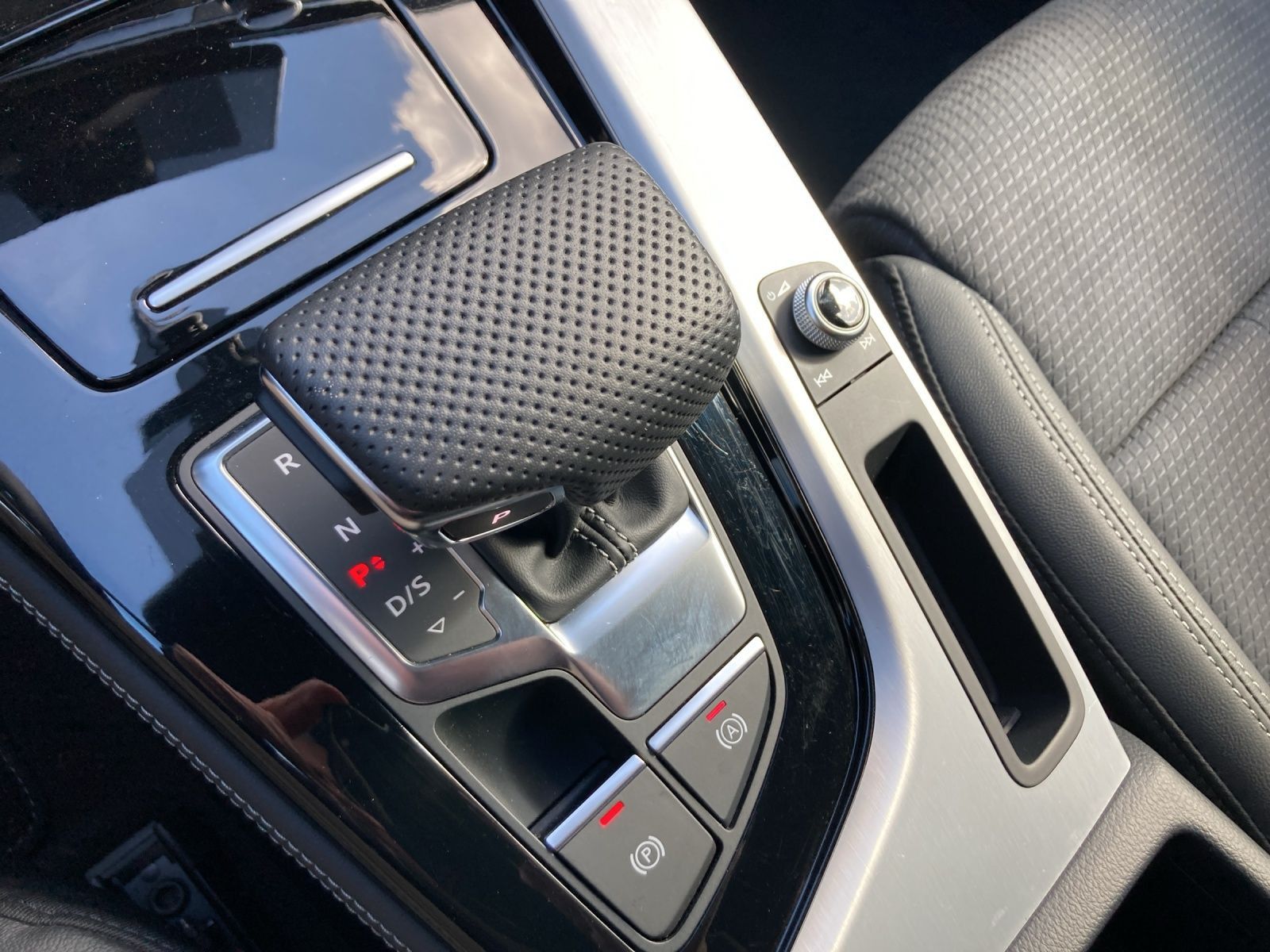 Audi A4 Avant 40 TFSI Q 2x S LINE LM19 AHK MATRIX-LED