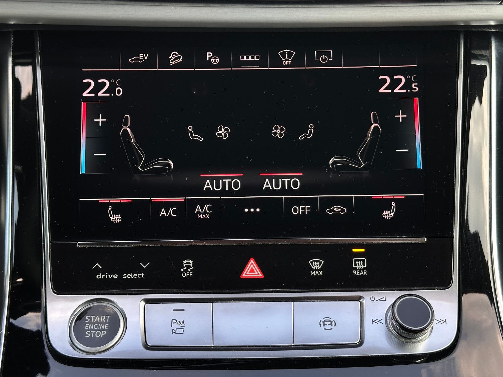 Audi Q8 55 TFSI e qu. tiptr. S LINE+AHZV+AIR+HD+NIGHT