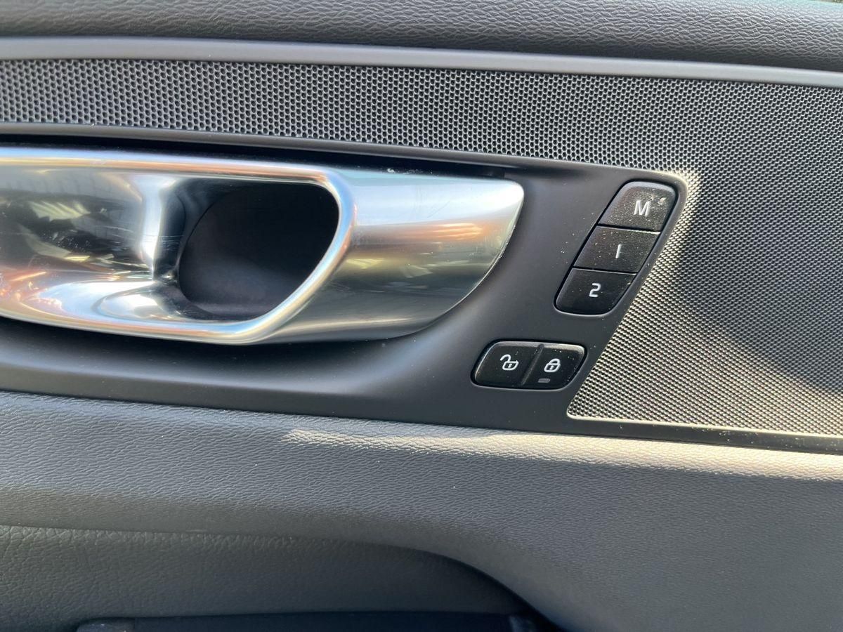Volvo XC60 2.0 Diesel Momentum Pro AWD - Samsaru's Car Outlet