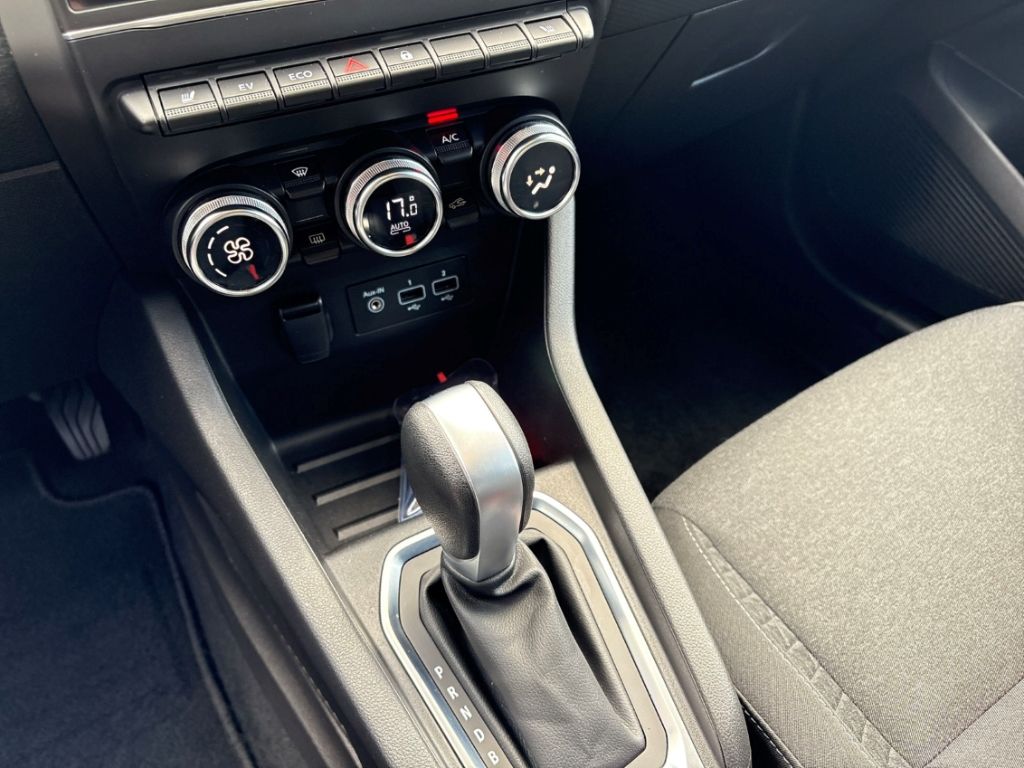 Renault Clio V Experience 1.6 E-TECH Hybrid - Samsaru's Car Outlet