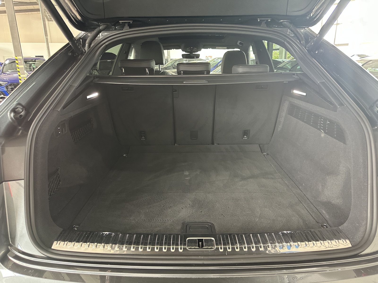 Audi Q8 45 Tdi quattro S Line - Samsaru's Car Outlet