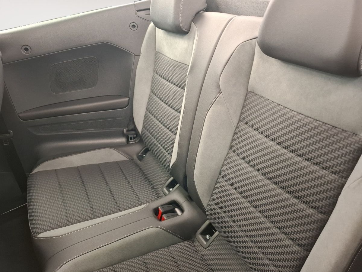 Volkswagen T-Roc R-Line - Samsaru's Car Outlet
