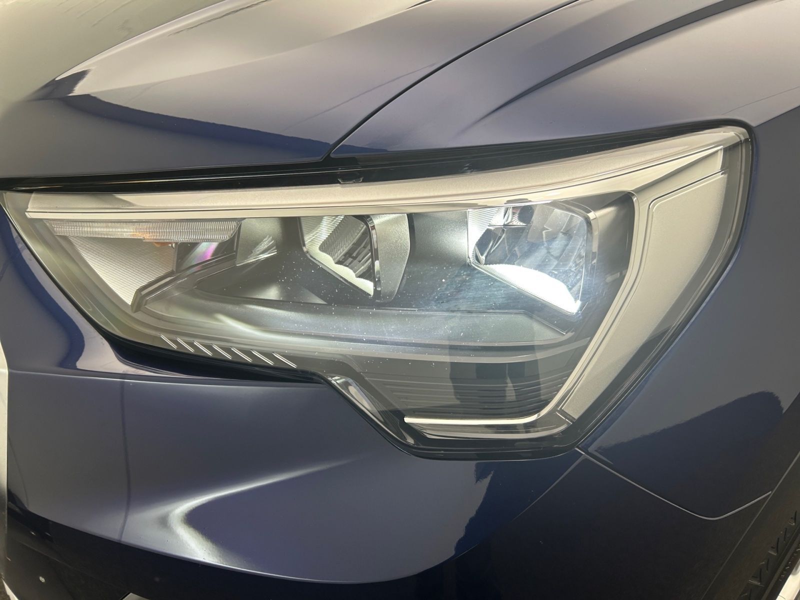 Audi Q3 40 TFSI quattro - Samsaru's Car Outlet