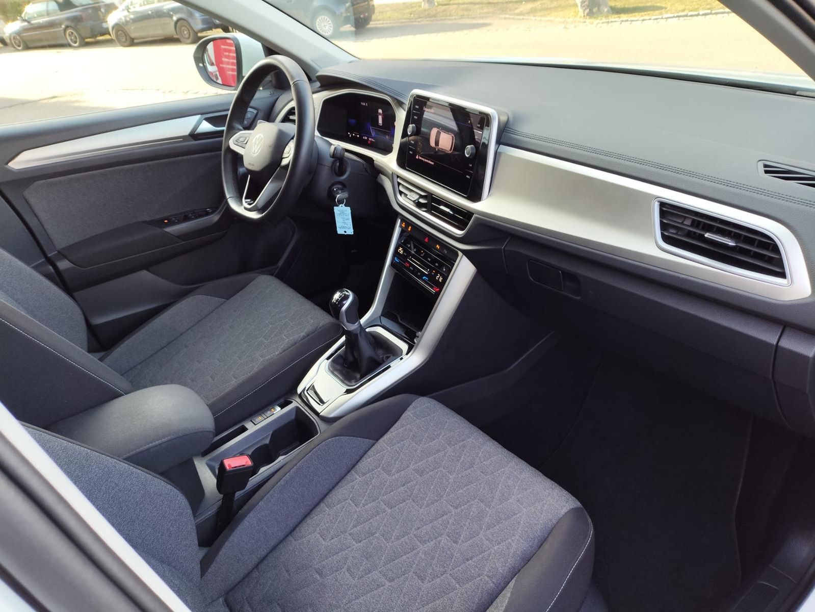Volkswagen T-Roc 1.0 TSI Move - Samsaru's Car Outlet