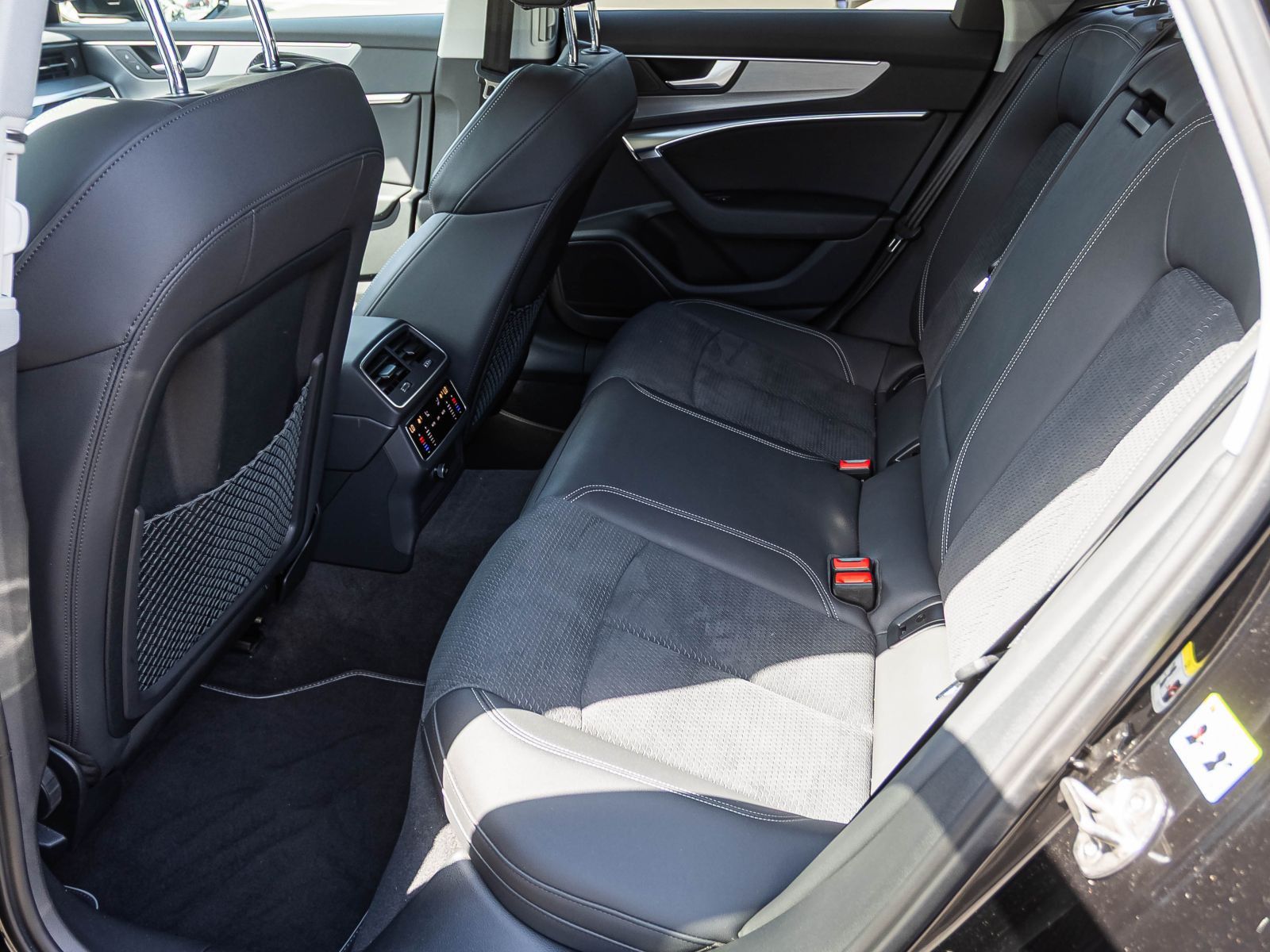 Audi A6 Avant S line 55TFSI e - Samsaru's Car Outlet