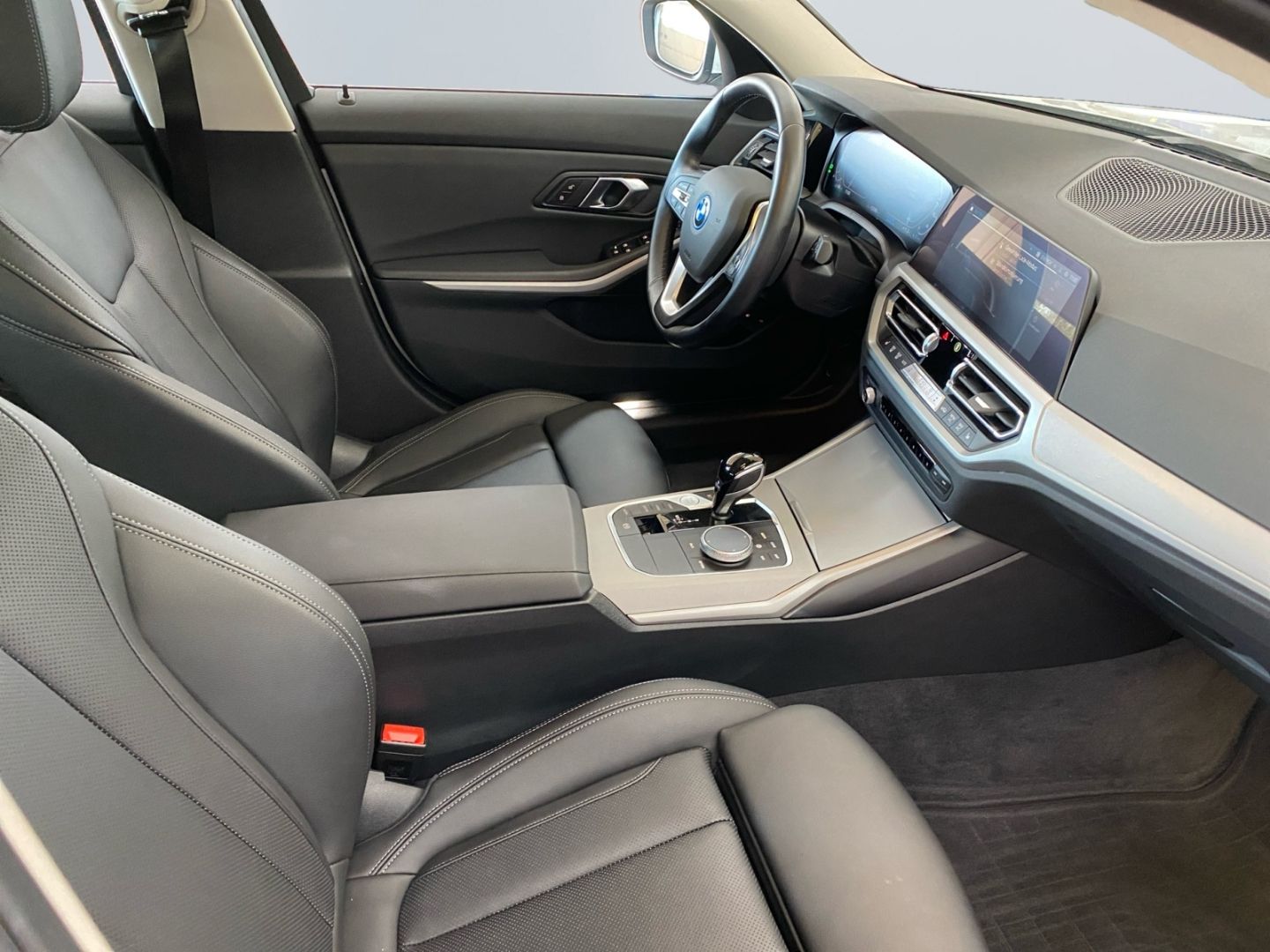 BMW 320 e Touring Advantage - Samsaru's Car Outlet