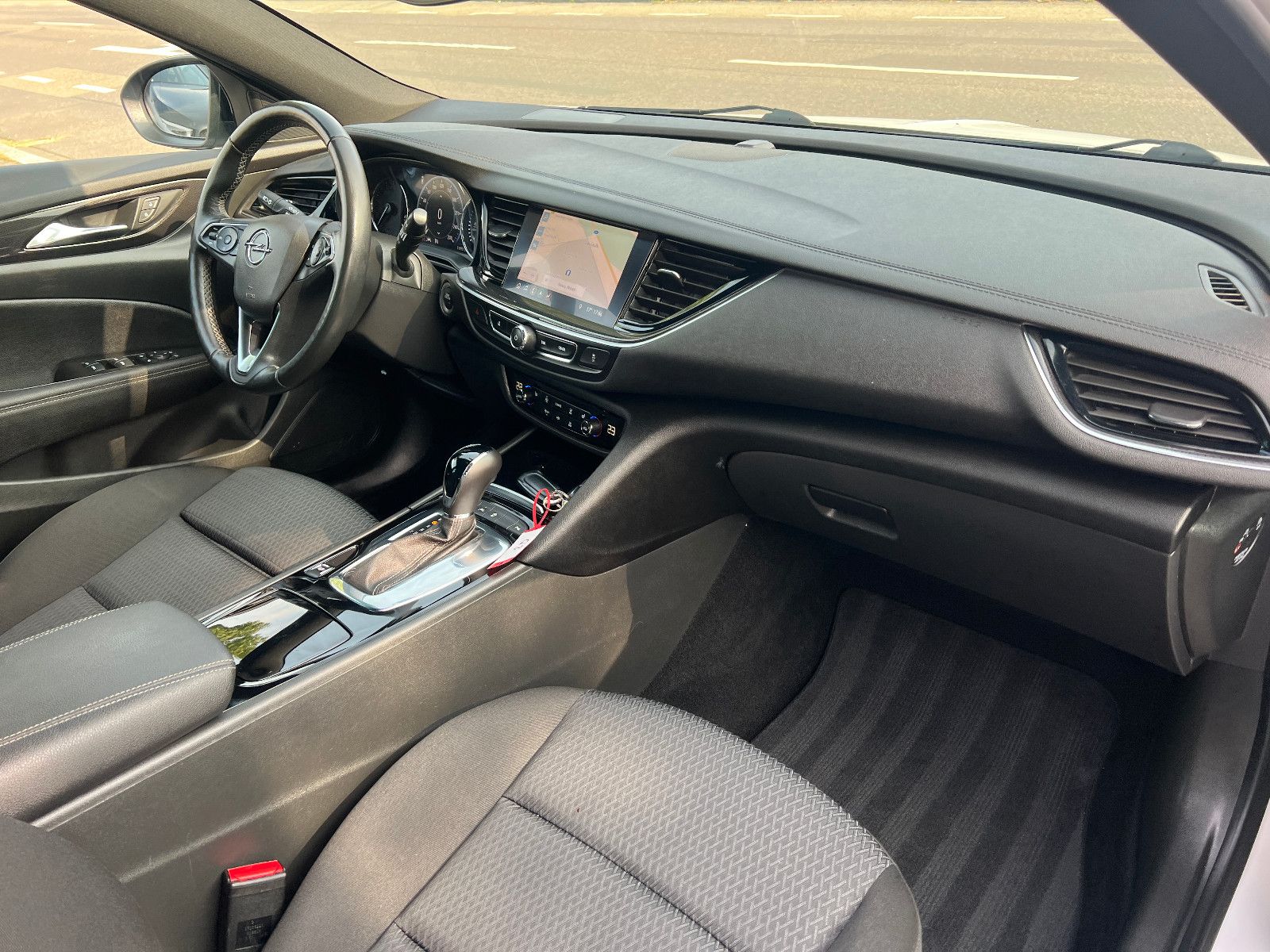 Opel Insignia B Sports Tourer Business - Samsaru's Car Outlet