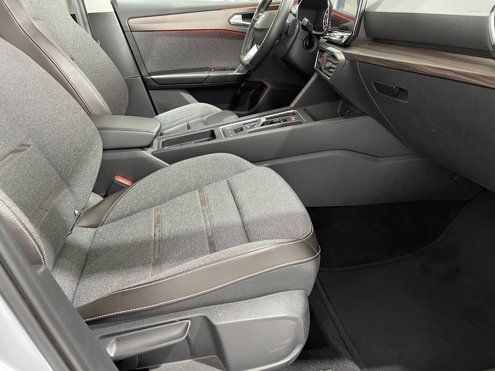 Seat Leon Xcellence 2.0 TDI*AHK*LED*Cam*Navi*