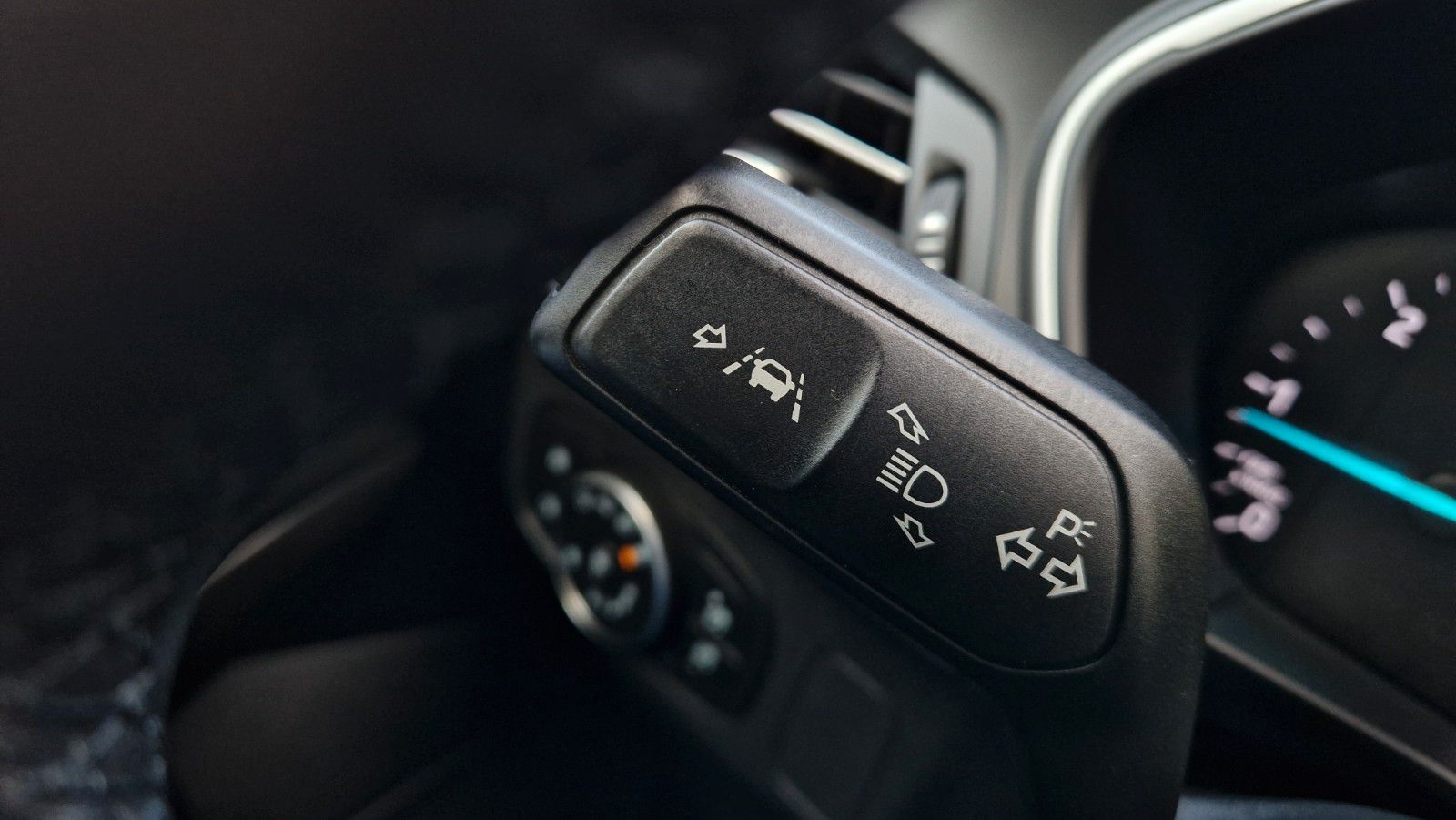 Ford Focus Tun. 1.5d 1.Hd Aut Rf ACC LED Navi DAB