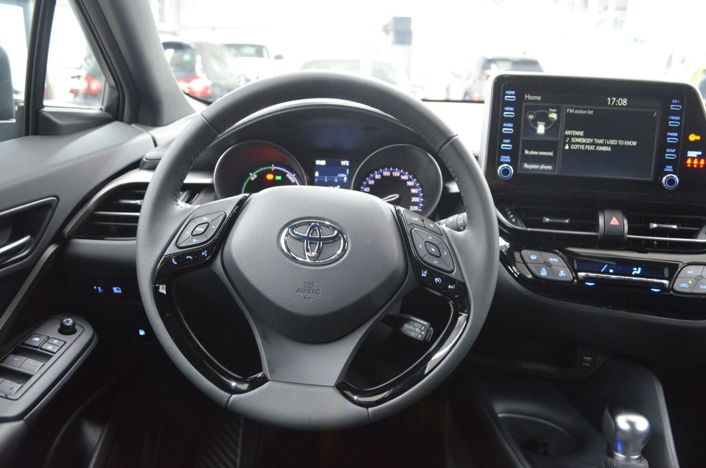 Toyota C-HR 1.8 Hybrid Flow+ - Samsaru's Car Outlet