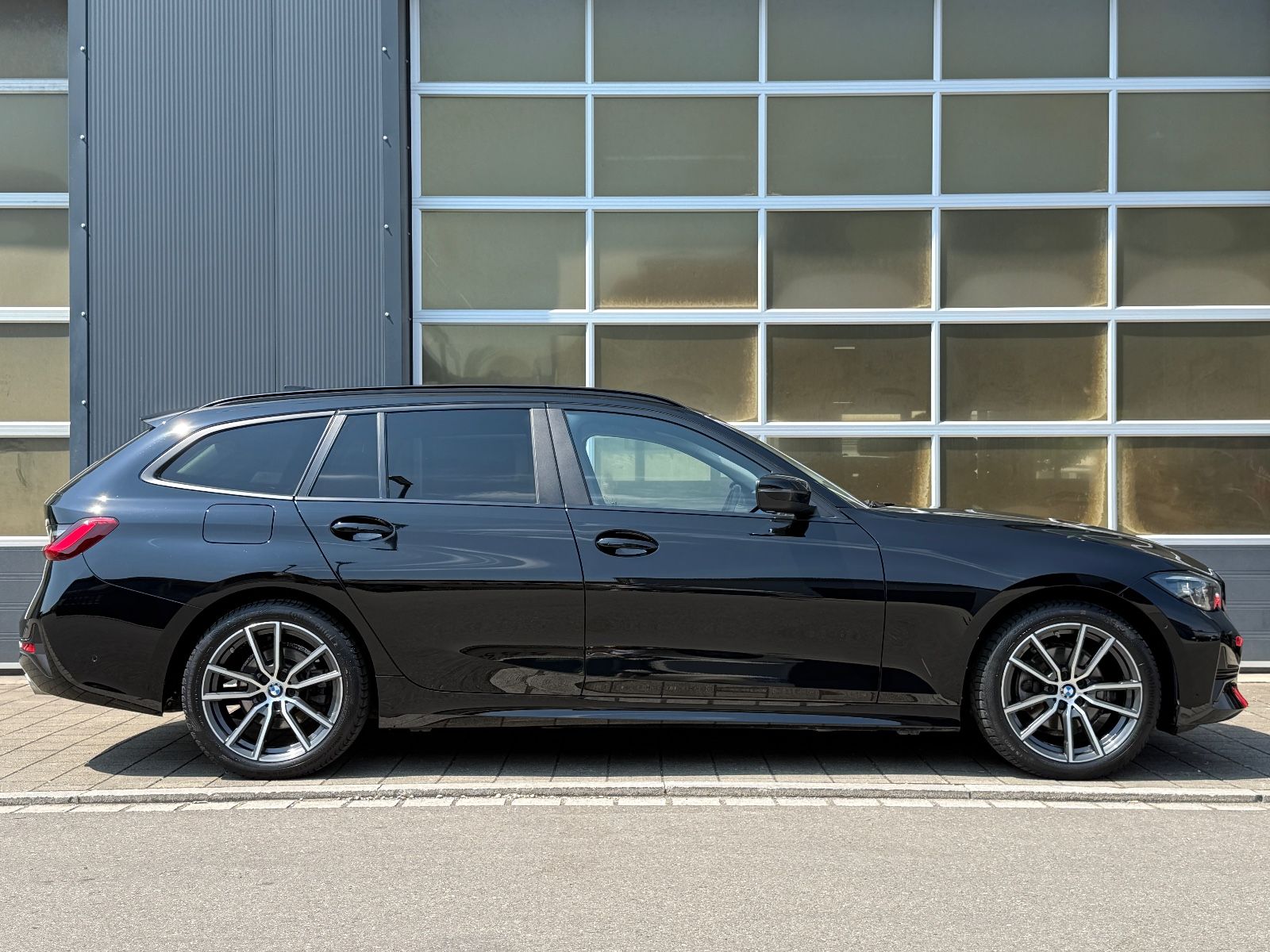 BMW 320 d - Samsaru's Car Outlet