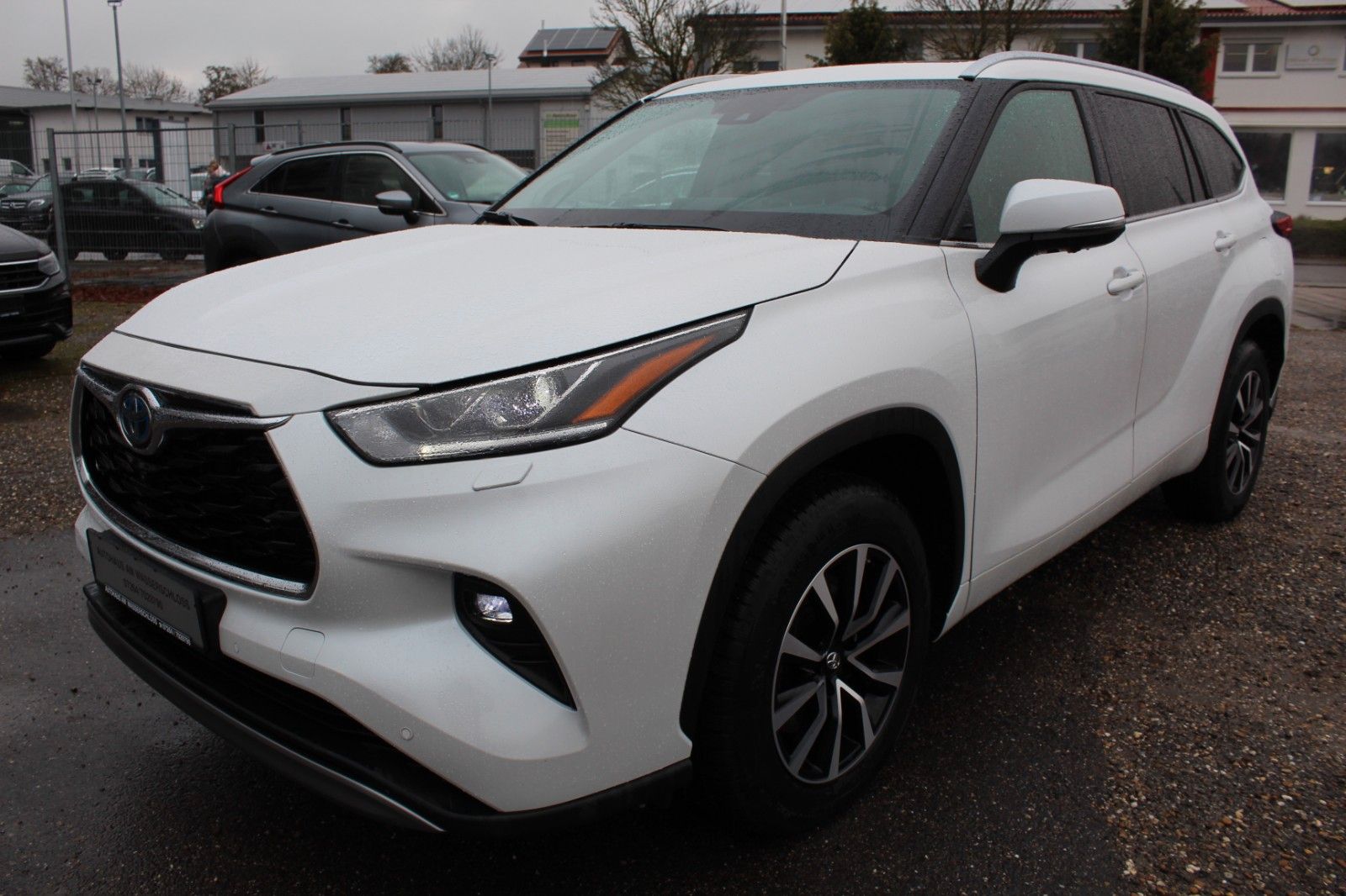 Toyota Highlander Hybrid Luxury*7-Sitzer*PANO*1.Hd.*ACC