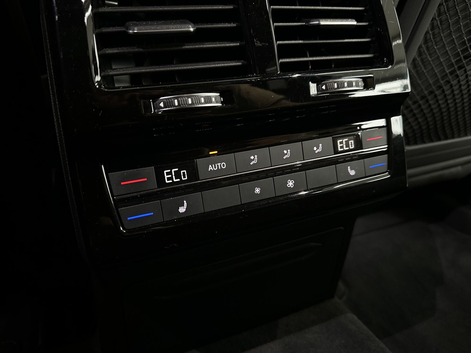 Volkswagen Touareg R-Line BLACK - Samsaru's Car Outlet