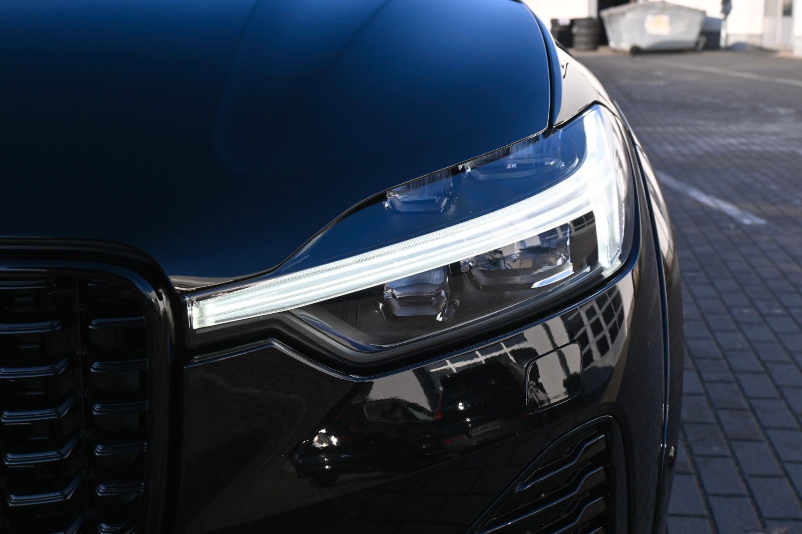 Volvo XC60 B5 AWD Ultra Dark*LUFT*360°*ACC*AHK