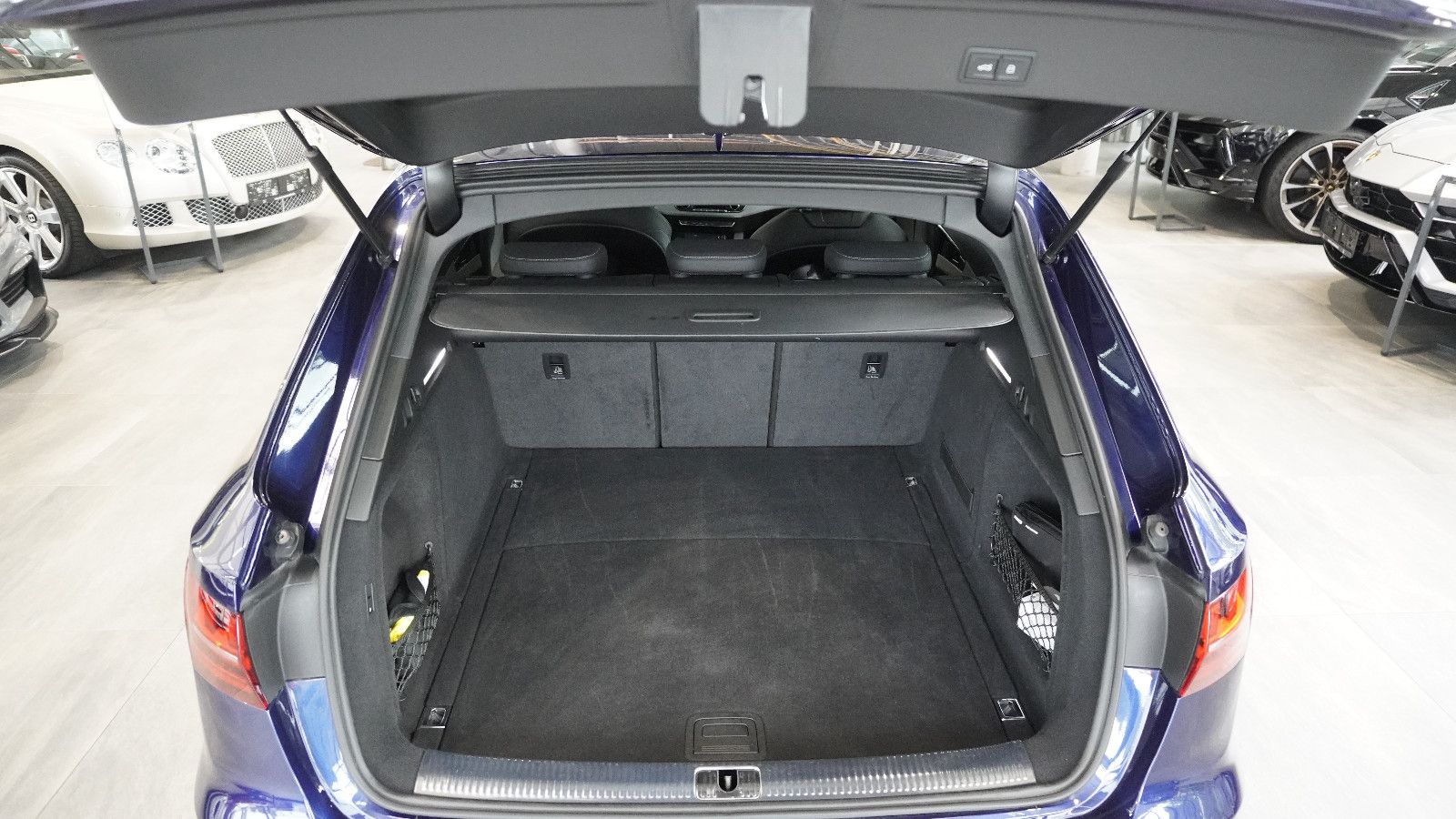 Audi A4 Avant 40 TFSI quattro S line - Samsaru's Car Outlet