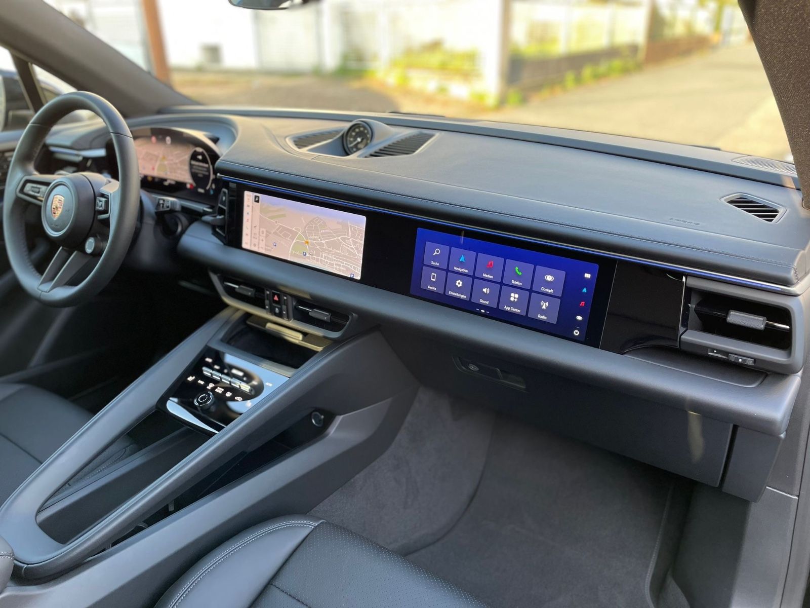 Porsche Macan 4 - Samsaru's Car Outlet
