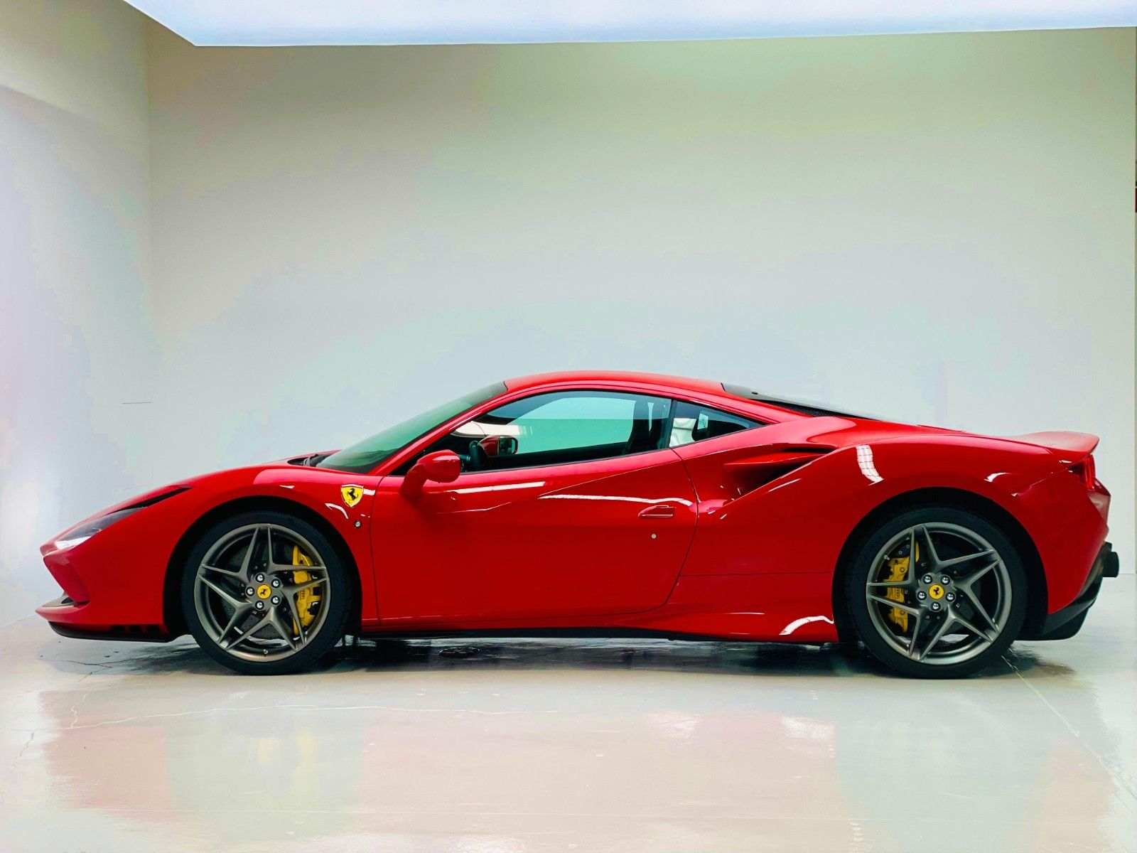Ferrari F8 - Samsaru's Car Outlet