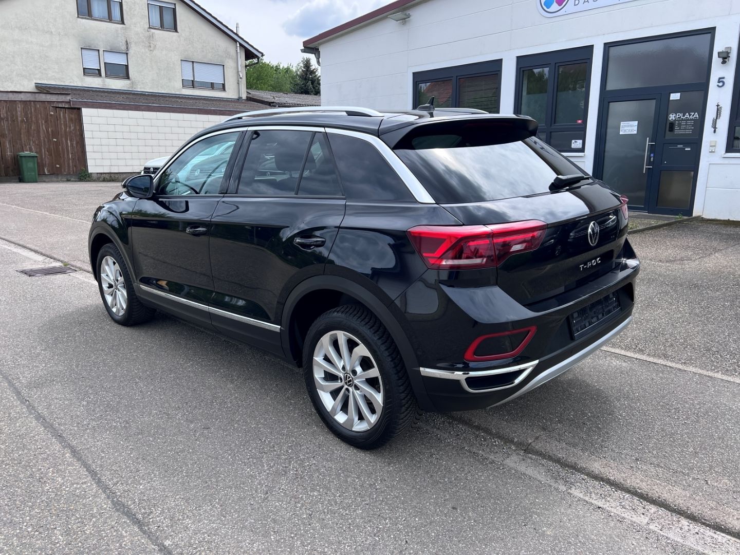 Volkswagen T-Roc 1.0 TSI Style - Samsaru's Car Outlet