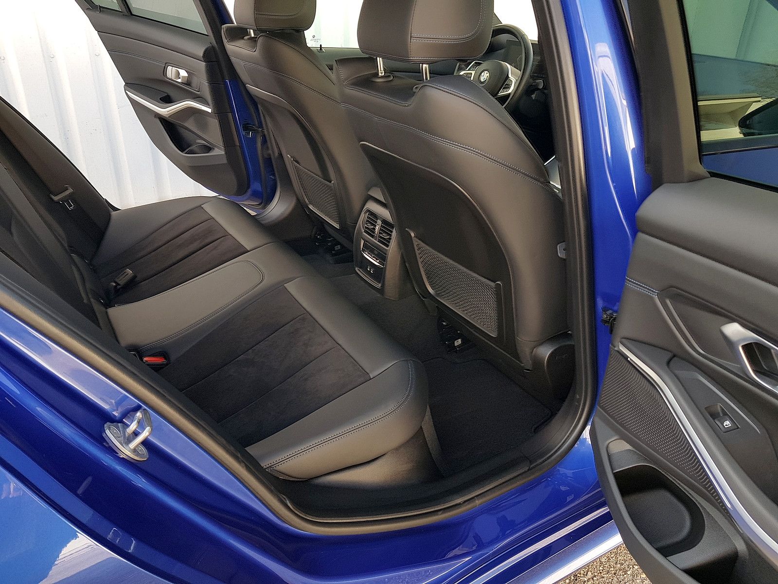BMW 320d xDrive M-Sport - Samsaru's Car Outlet
