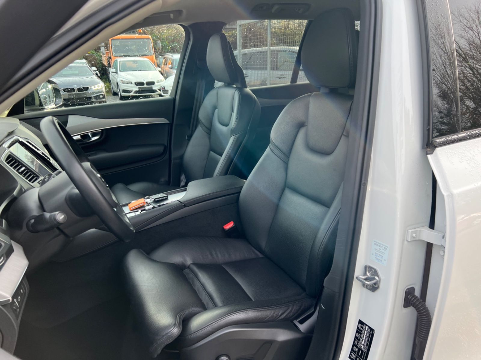 Volvo XC90 T8 R Design AWD - Samsaru's Car Outlet