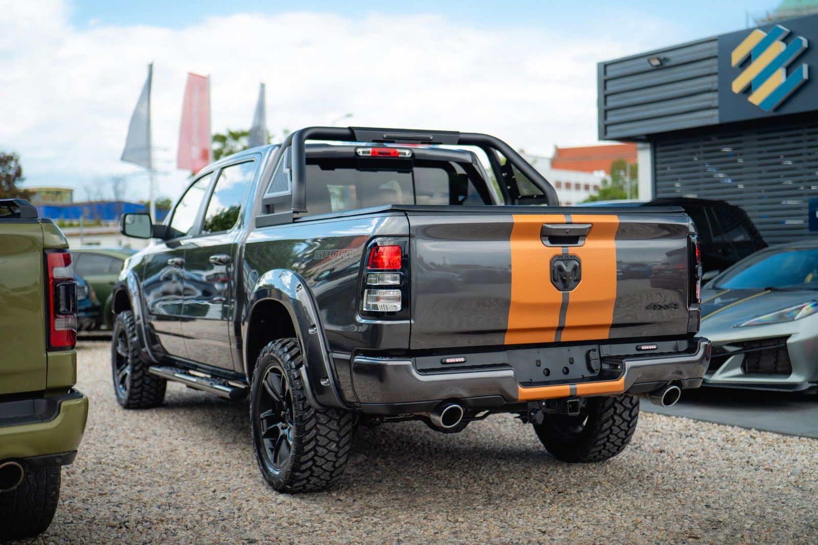 Dodge RAM 5.7 V8 HEMI 4x4 OFFROAD Night-Paket *LED*19%