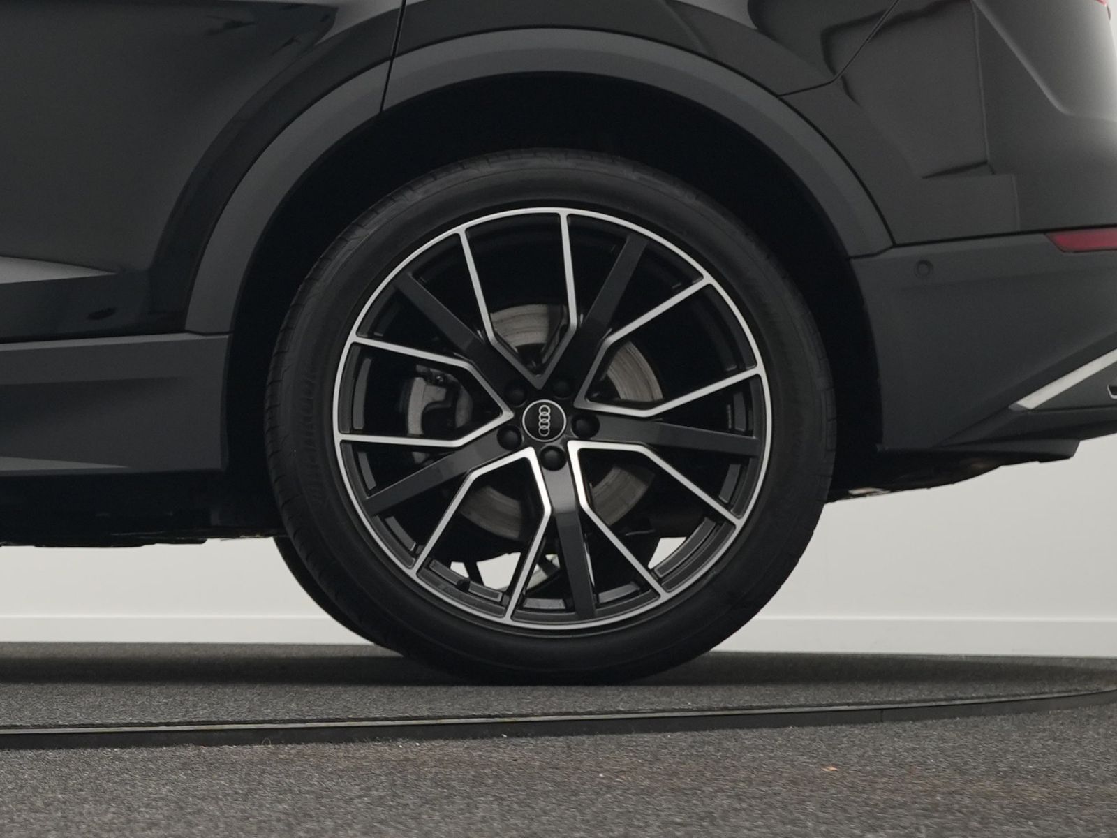Audi Q8 55 TFSI quattro tiptronic 2x S line