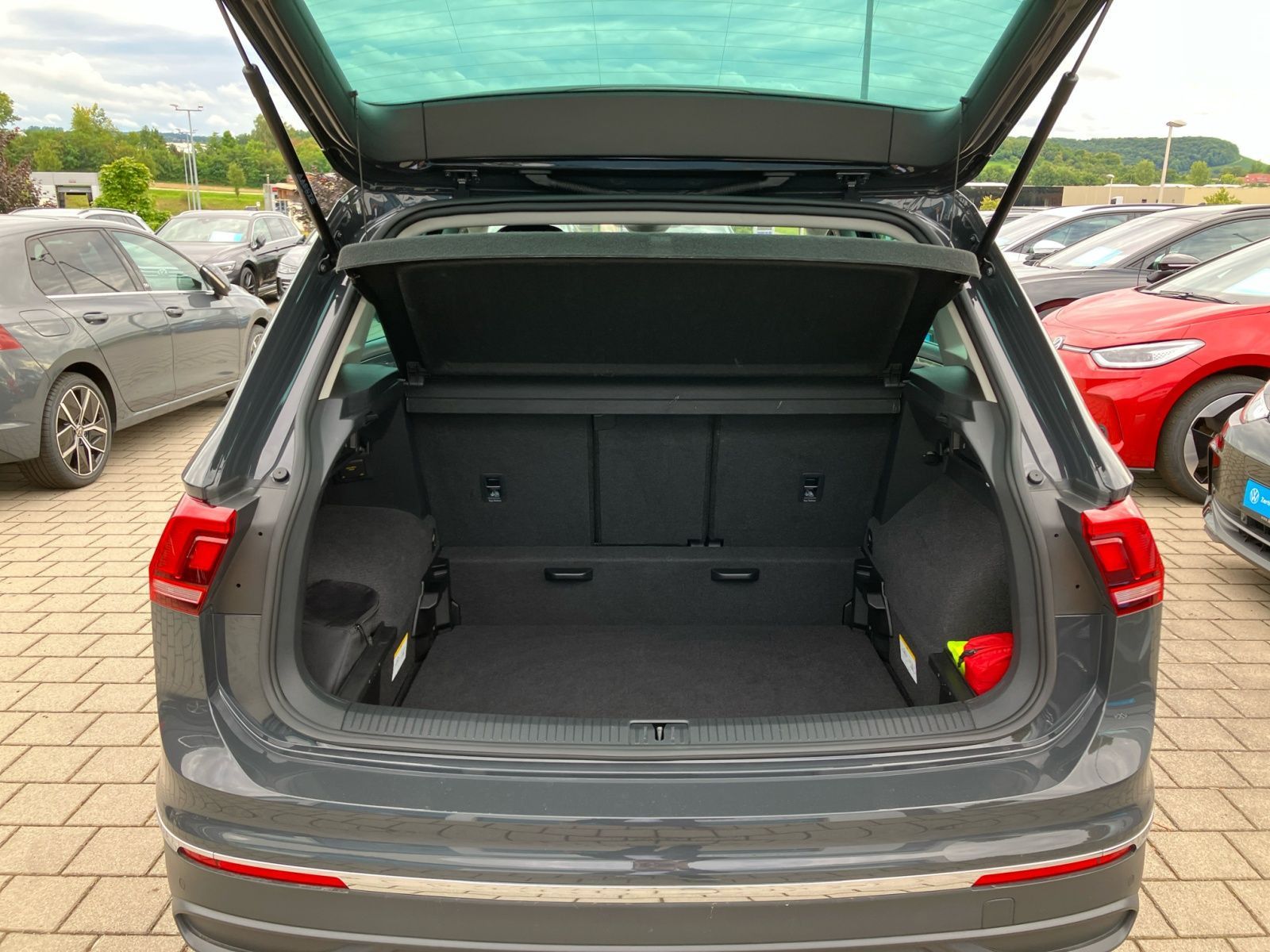 Volkswagen Tiguan 2.0TDI Life DSG 4M Navi LED AHK