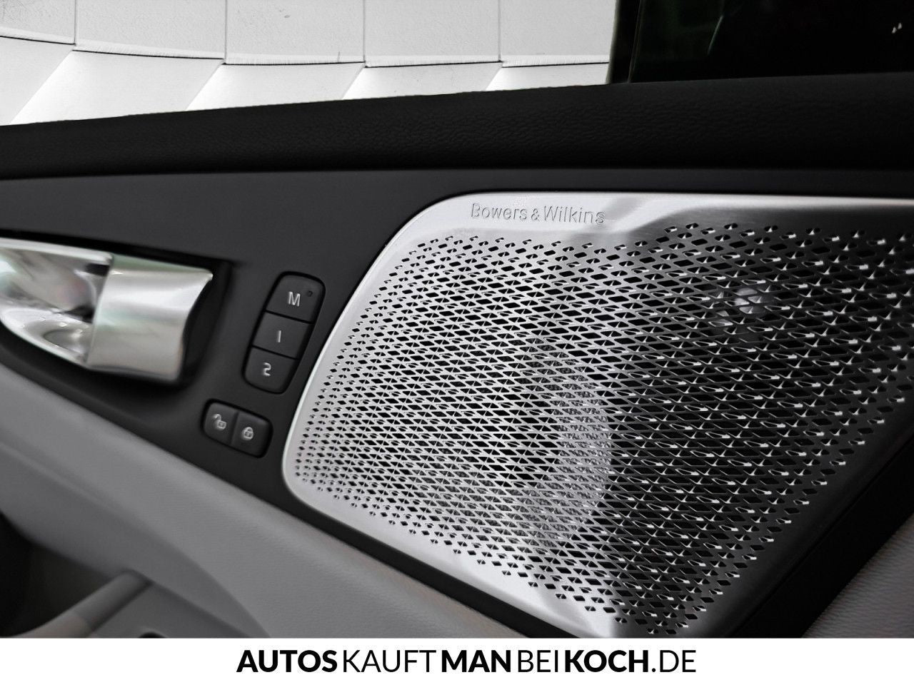 Volvo XC60 T8 AWD Plug-in Hybrid Ultra Dark