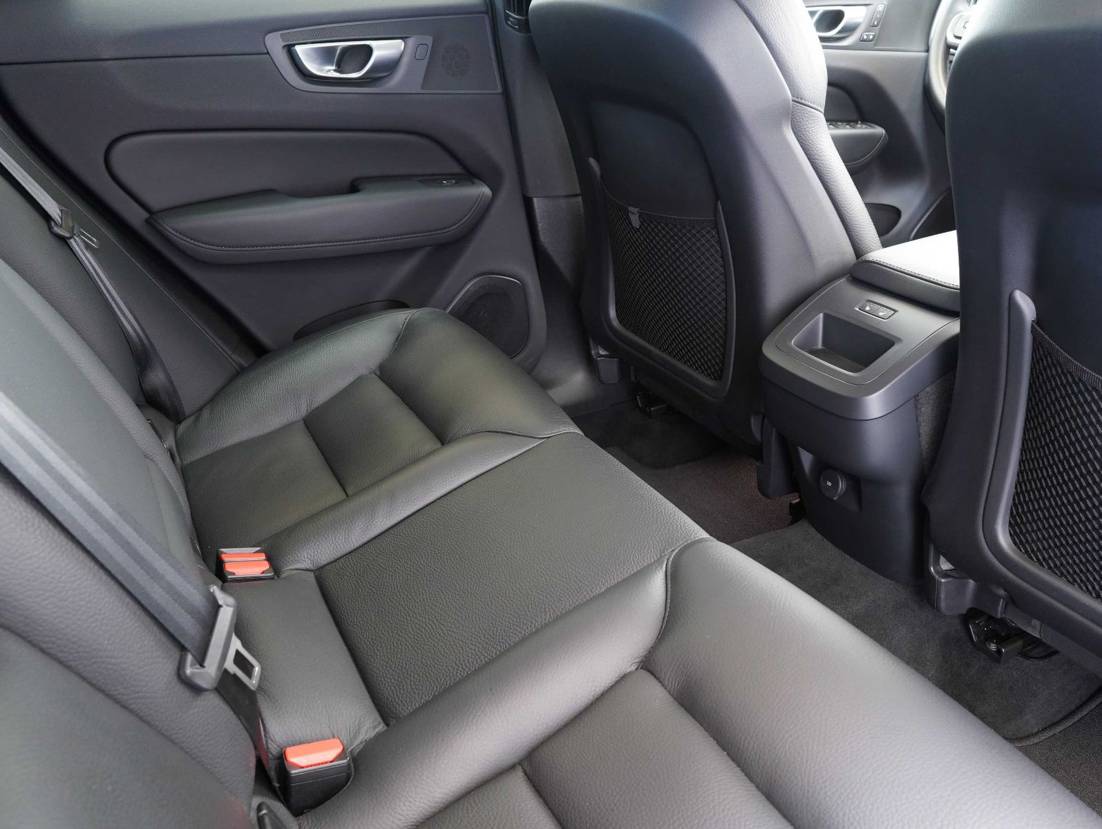 Volvo XC60 B4 B Plus Dark LED/NAVI/PILOT/ACC/KAMERA