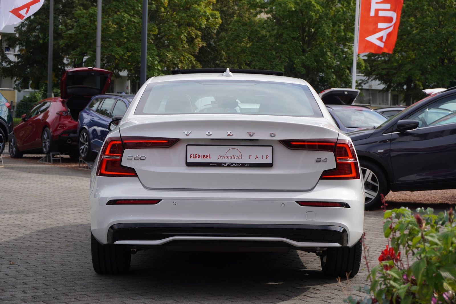 Volvo S60 2.0 M-Hybrid Plus Dark LED Panorama 360° DAB
