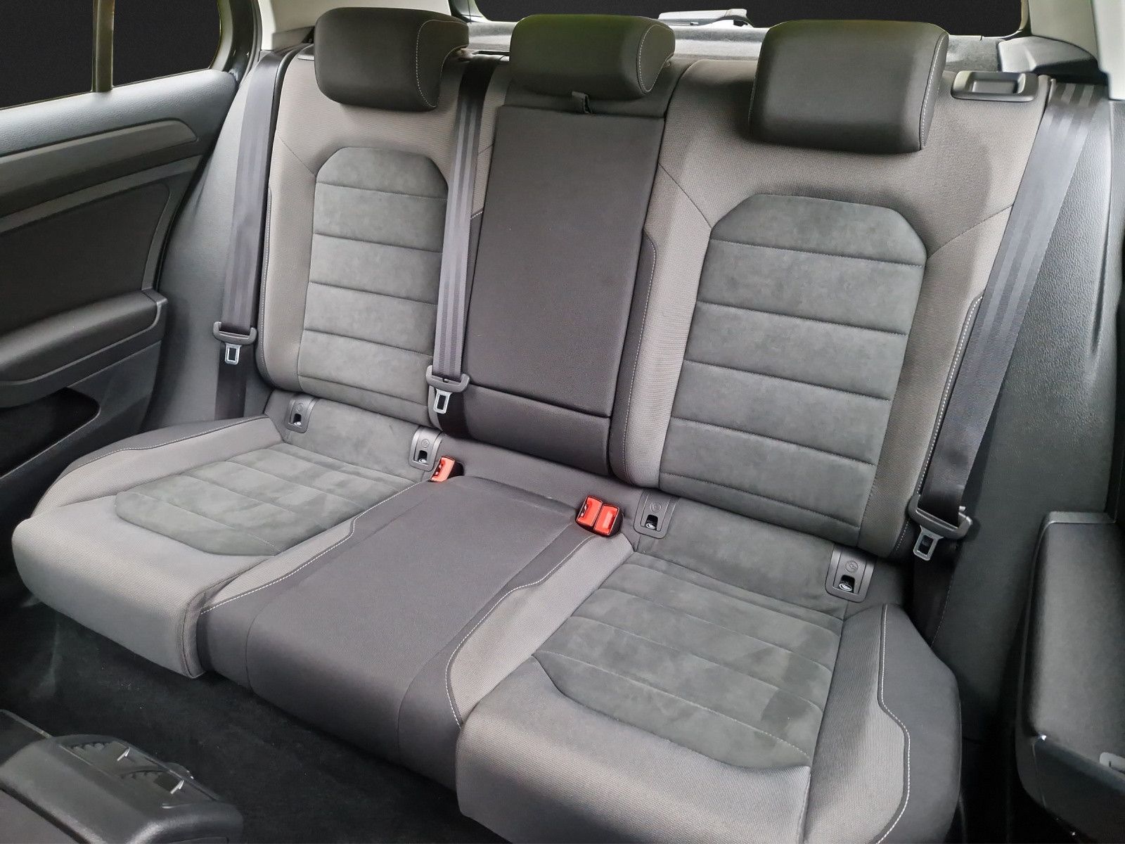 Volkswagen Golf VII Lim. Comfortline - Samsaru's Car Outlet