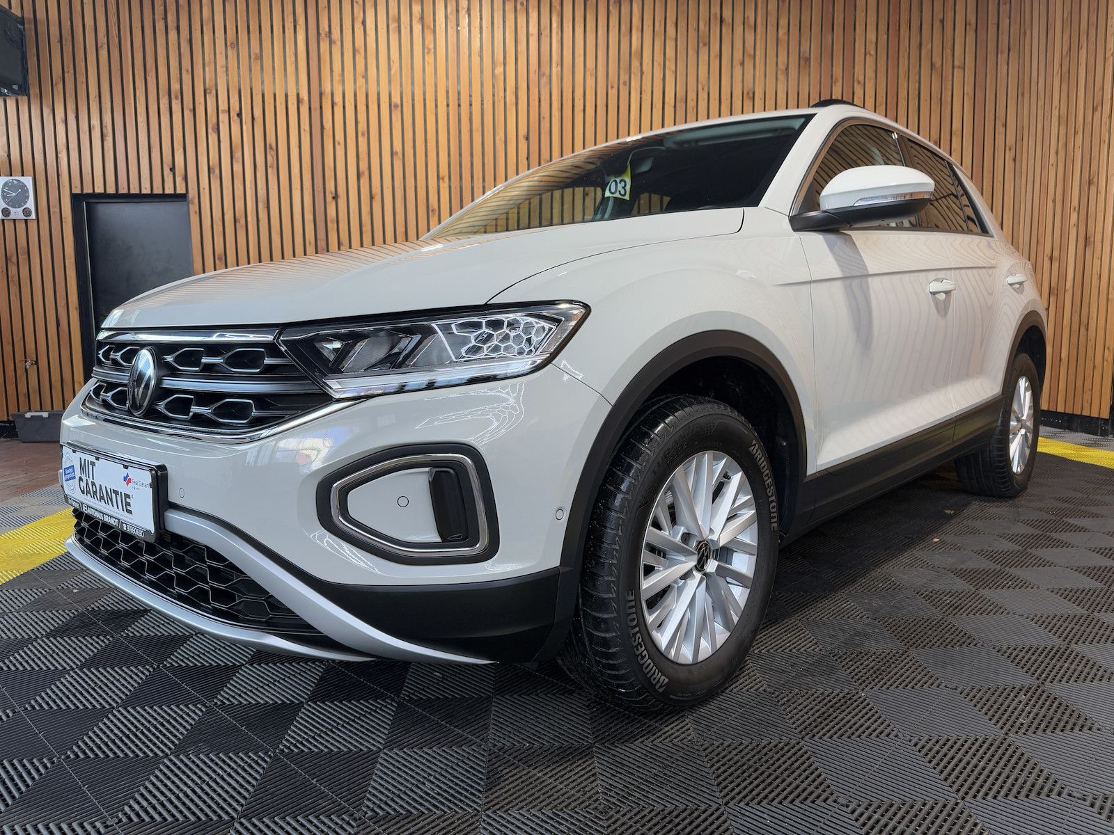 Volkswagen T-Roc 2.0 TDI Life DSG - Samsaru's Car Outlet