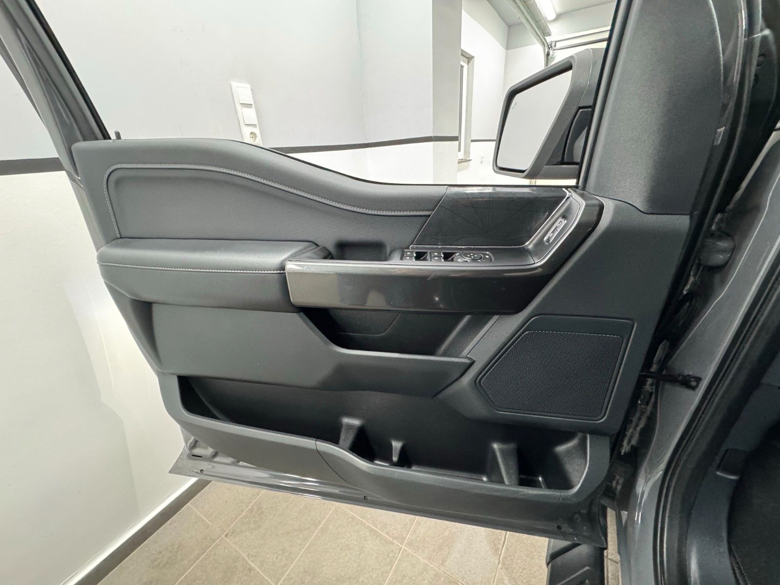 Ford F 150 5.0 XLT Supercrew - Samsaru's Car Outlet