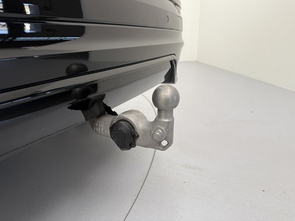 Volvo XC60 B5 AWD Ultra Dark *AHK*21-Zoll*360°*Luft-Fa