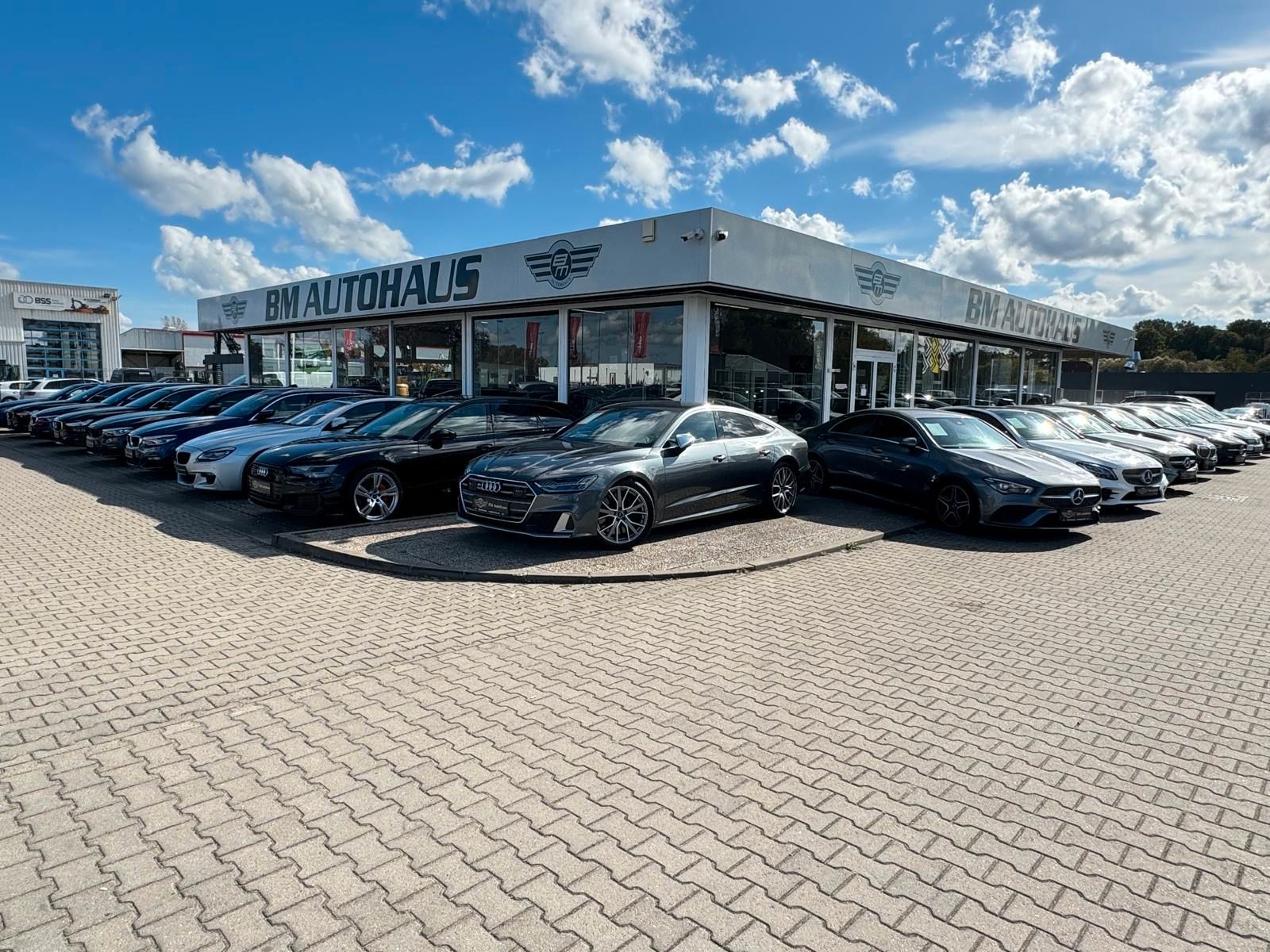 Kia XCeed 1.6 Plug-in Hybrid Platinum Edition - Samsaru's Car Outlet