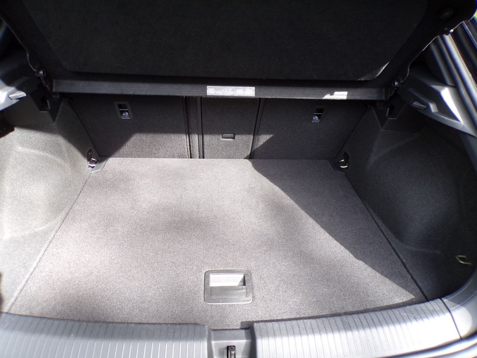 Volkswagen T-ROC 1.5 TSI SPORT - Samsaru's Car Outlet