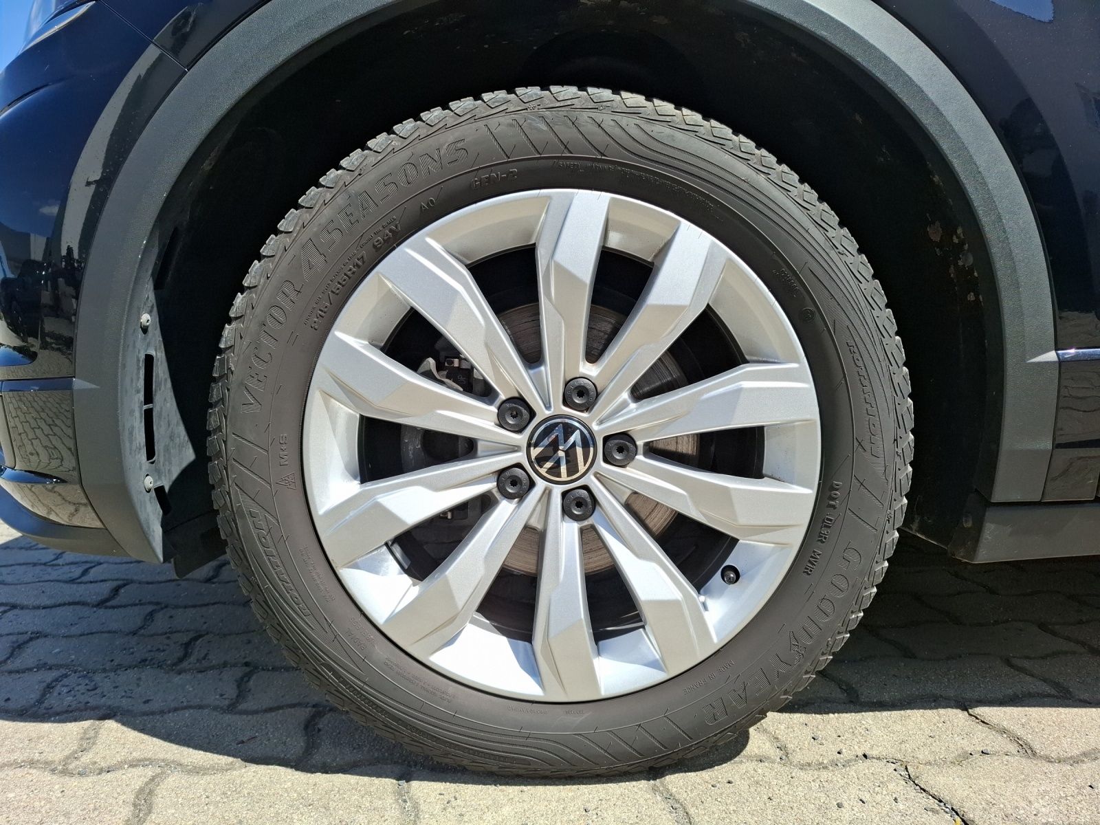 Volkswagen T-Roc TSI R-line DSG - Samsaru's Car Outlet