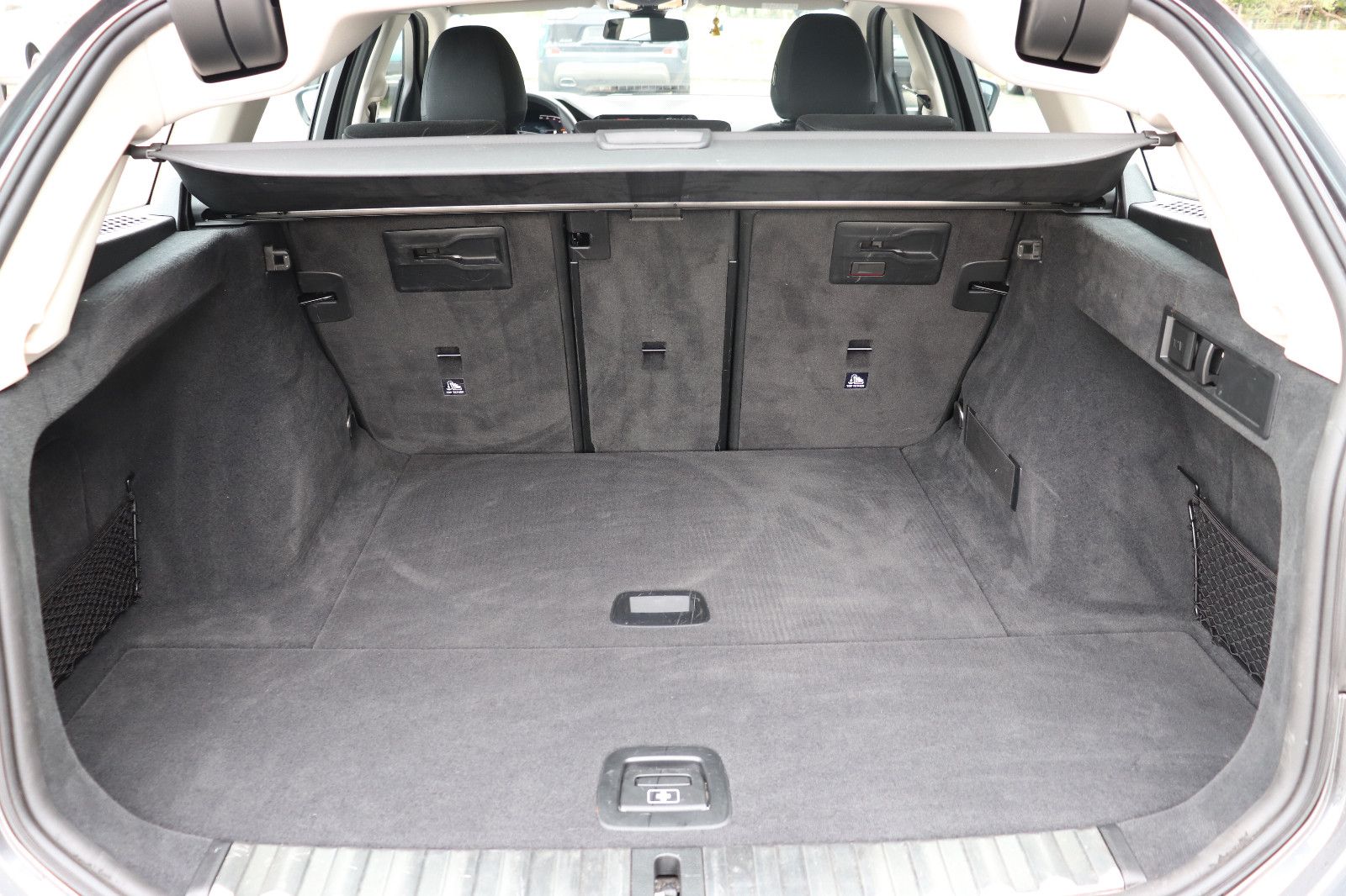 BMW 320i Touring Advantage - Samsaru's Car Outlet